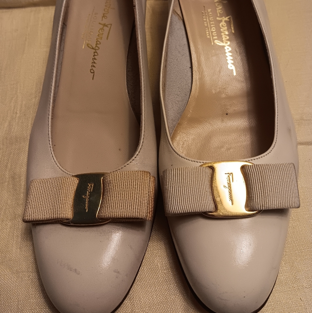 Salvatore Ferragamo Women's Taupe Leather Heel, with Gold Accent. Size 9B